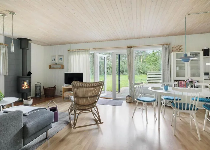 1552-aakirkeby-maegardsskoven-9 * Vester Sømarken